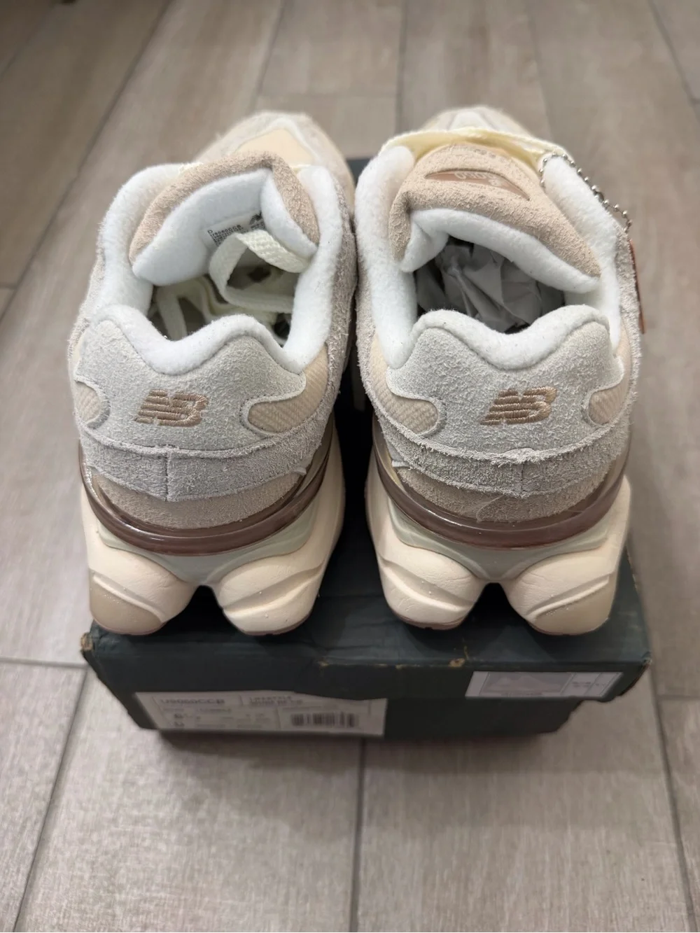 New Balance Bisque Sea Salt Sneakers - Men’s 6.5 / Women’s 8 - NIB